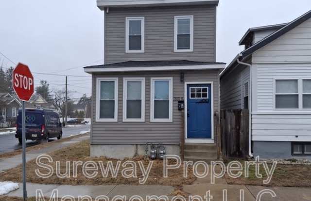 300 D'Arcy Ave photos photos