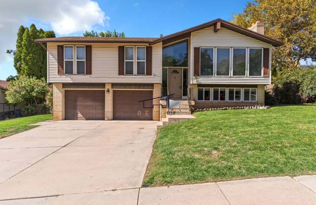 Updated North Ogden Utah 3 Bedroom 2.5 Bathroom House!! - 3217 North 100 West, North Ogden, UT 84414