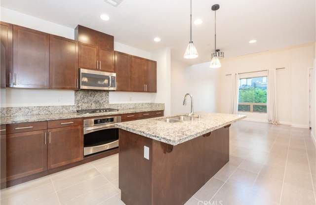 37 Soho - 37 Soho, Irvine, CA 92612