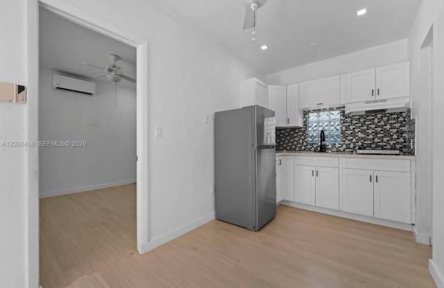 252 E 36th St photos photos