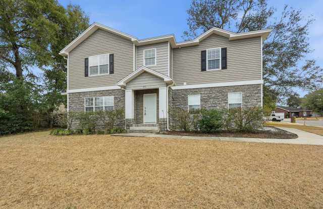 2-Story Charmer in the Heart of Niceville! Gallery 3