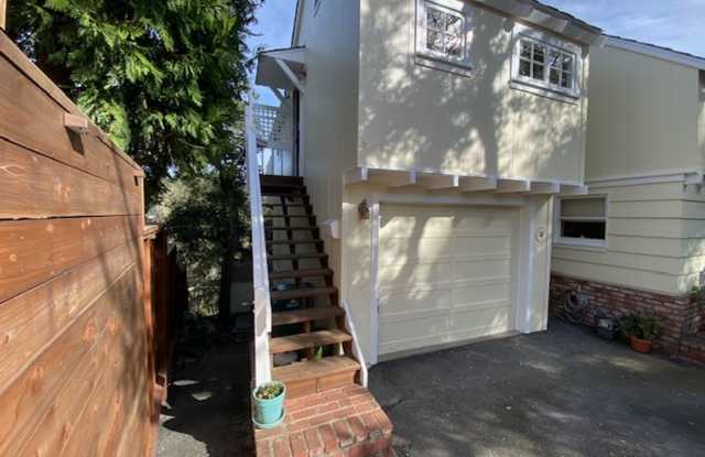 Charming studio in Carmel Woods — ALL utilities included! Gallery 3