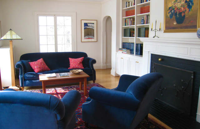 133 Glenwood Avenue - 133 Glenwood Avenue, Glencoe, IL 60093