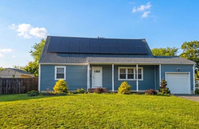 Welcome to this 4 bedroom 2 Bull Bathroom home with a Garage Gallery 1