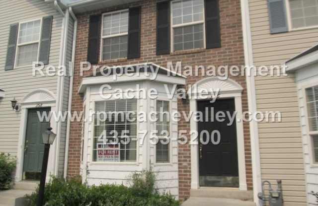 Pet Friendly, 2 br 1.5 bath Town home. Available in November. - 356 Spring Creek Parkway, Providence, UT 84332