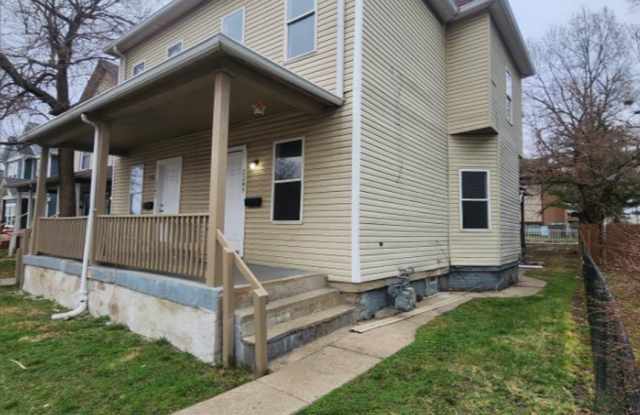 Westside Spacious Three Bedroom Two Story Duplex Near 25th and Capital photos photos