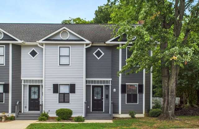 UNCG Area – Chancellors Court Townhomes. Walk to Campus and just minutes to Downtown! photos photos