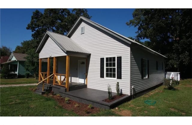 1700 1st Ave - 1700 1st Avenue, Opelika, AL 36801