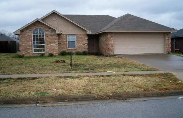 1005 Enlow Circle - 1005 Enlow Circle, Commerce, TX 75428