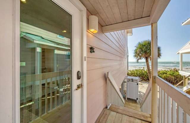 290 GULF Boulevard photos photos