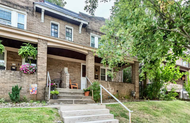 748 Shady Drive East photos photos