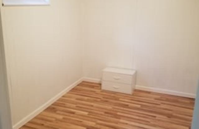 2925 N Saint Paul St Gallery 2