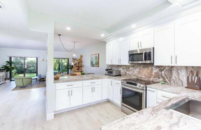 11267 Pond View B102 Drive B102 - 11267 Pond View Drive, Wellington, FL 33414