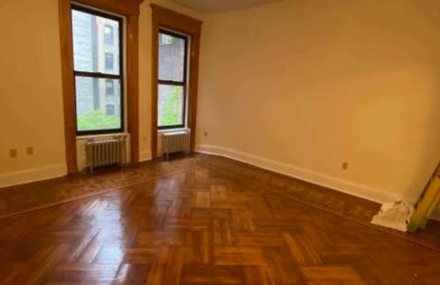 134 West 74th Street Gallery 3