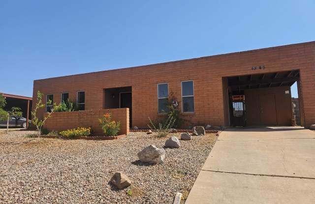 Gardener's Dream!!! - 4845 Paseo La Paz, Sierra Vista, AZ 85635