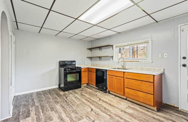 Cute Refreshed 3 Bedroom with Central Air Gallery 4