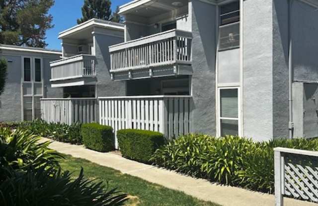 2 bedroom  1 bath condo in a parklike setting photos photos