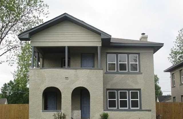 2404-2406 NW 20th St Duplex Gallery 1