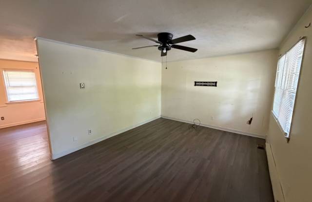 3 Bed, 1.5 Bath Home Available in Greer Gallery 3