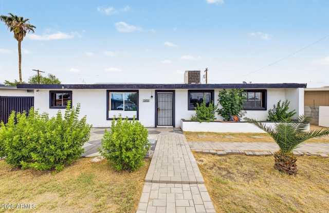 3815 N 50TH Drive Gallery 2