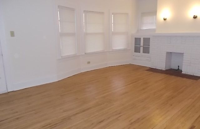 3642 Menlo, UP Gallery 4
