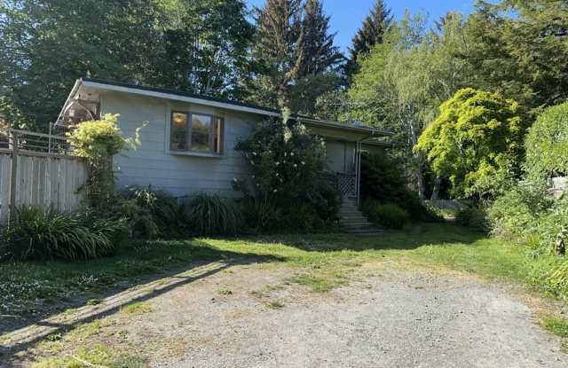 2000+ sf home is in a great location, pet friendly, raised gardening beds, close to Moonstone beach! photos photos