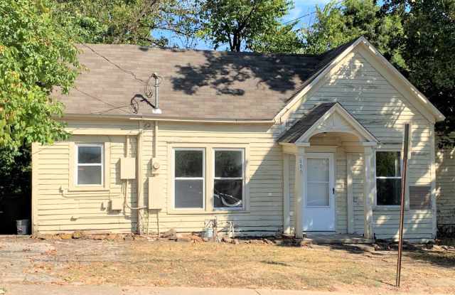 600 W Douglas 2BR/2BA Home on large lot close to campus photos photos