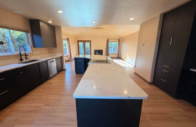 Beautify remodeled (3) bedroom Ranch Style Home! Gallery 4