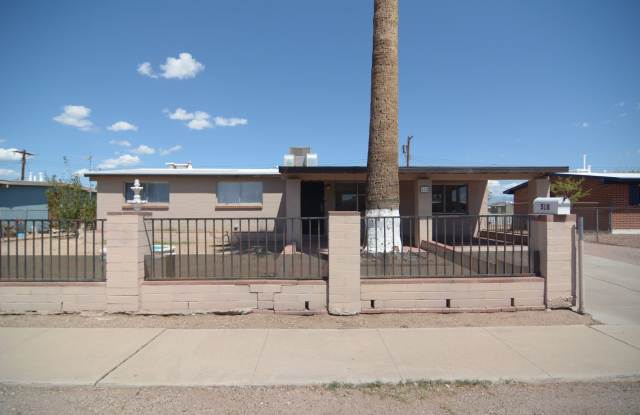 Charming 4 Bedroom 1 Bath Home! South Tucson Location! photos photos