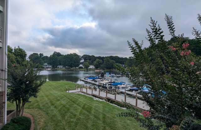 Three Bedroom Waterfront Condo Mooresville - 107 Pier 33 Drive, Iredell County, NC 28117