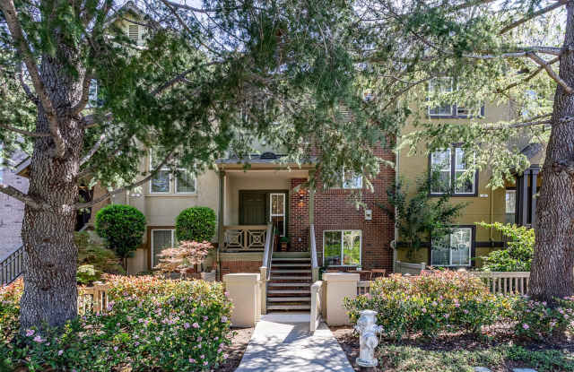 Available now, Townhouse in MV! $5,500 photos photos