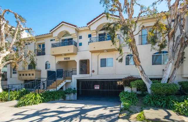 Luxury Living in Toluca Lake! OPEN HOUSE JUNE 6TH, 2026 from 11:AM to 12:30 PM photos photos