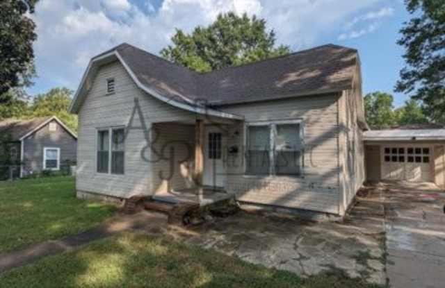 114 West Washington Street - 114 West Washington Street, Pittsburg, KS 66762 114 West Washington Street - 114 West Washington Street, Pittsburg, KS 66762