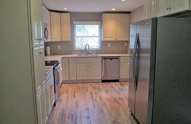 4652 Siesta CIR Gallery 3