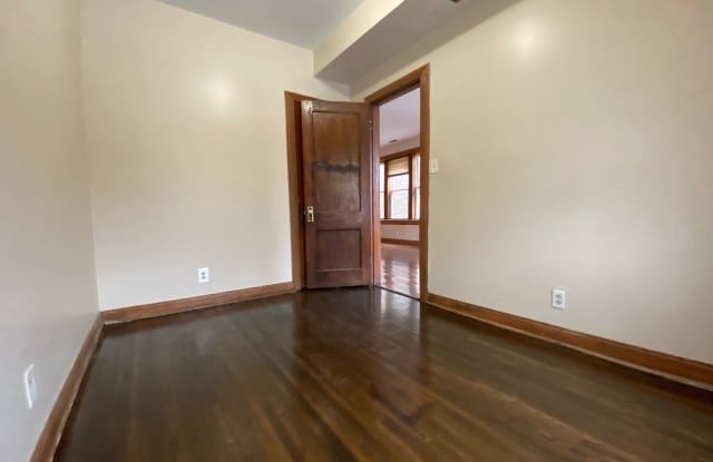 5619 S. WOOD 2 Gallery 2