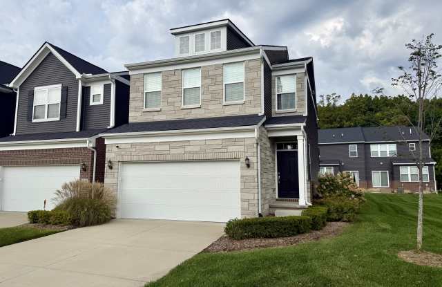 2820 Fairgrove Crescent - 1 Gallery 1