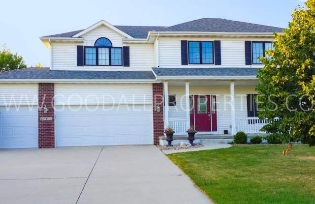 Spacious 4 Bedroom Home in Urbandale photos photos