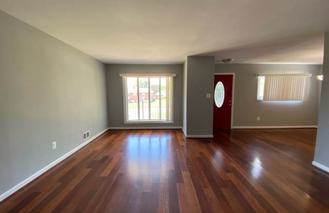 Baltimore - 4 Bedrooms and 2 baths Available! Gallery 4
