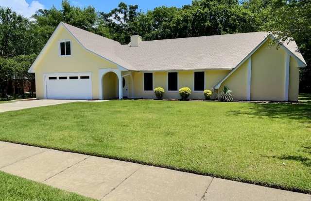 Spacious 4 bedroom home in Ocean Springs! MOVE-IN SPECIAL; Half off the first FULL months rent! Gallery 3