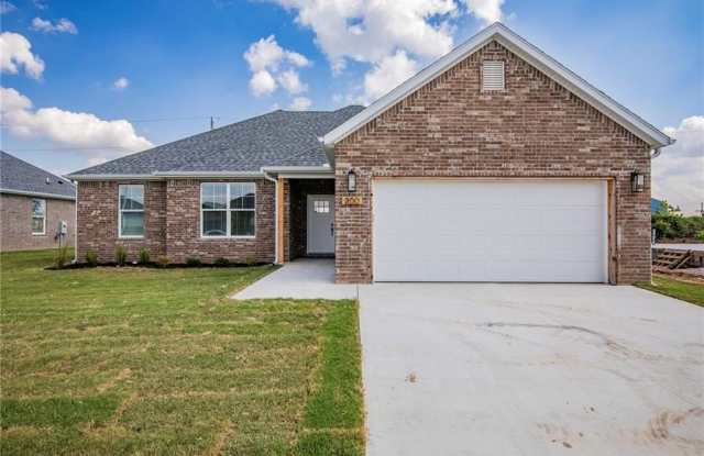 300 White Oak  ST - 300 White Oak Street, Benton County, AR 72734