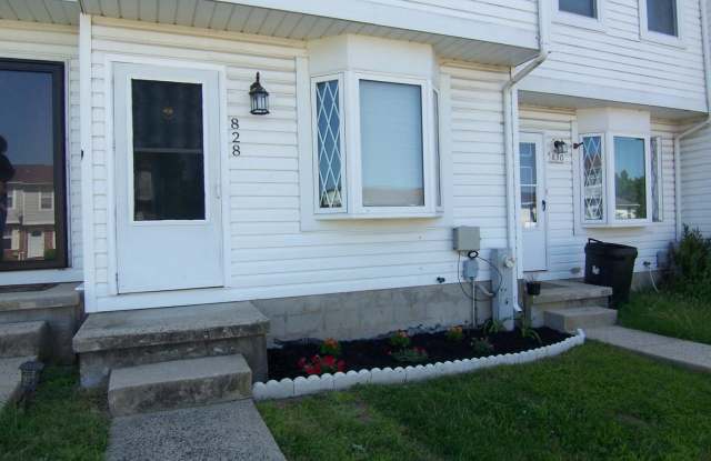 828 CLOVER LEAF COURT Gallery 3