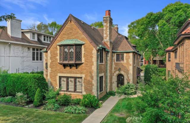 2835 N Lake Dr photos photos