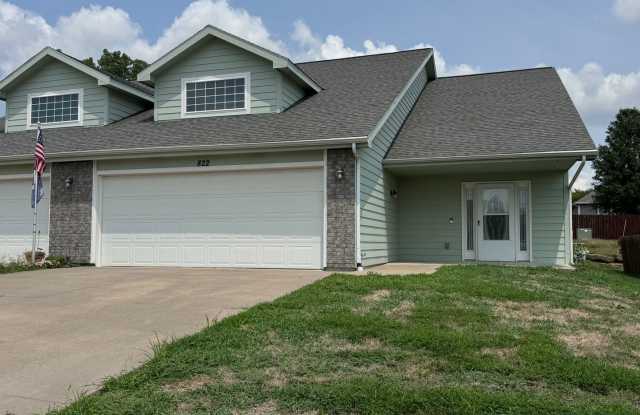 Large 2 bedroom duplex in Shawnee Heights School District photos photos