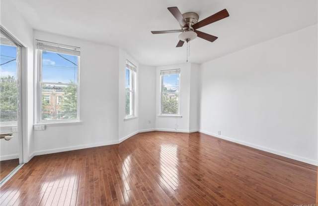 35 Nichols Avenue Gallery 4