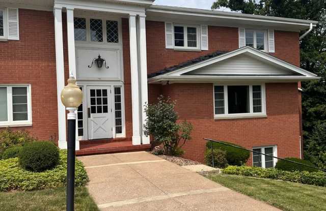 Nice condo for rent! - 7560 Hollycroft Lane, Mentor, OH 44060