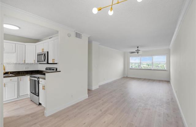 2555 NE 11th St photos photos