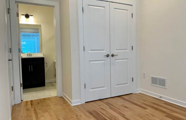 Gorgeous 3-Bedroom Townhome with Parking Spot! Finished Basement and Roof Deck! Gallery 4