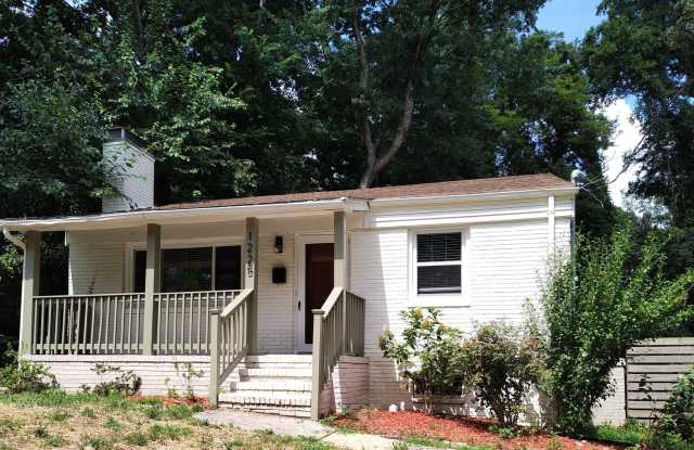 Move-in ready Ranch Style Home Located in the Oaklawn Park Community! photos photos