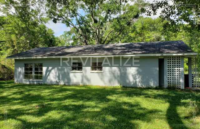 **Application Pending** 2 Bedroom 2 Bathroom Duplex in Mobile! - 3228 Greenleaf Court, Mobile, AL 36605 **Application Pending** 2 Bedroom 2 Bathroom Duplex in Mobile! - 3228 Greenleaf Court, Mobile, AL 36605