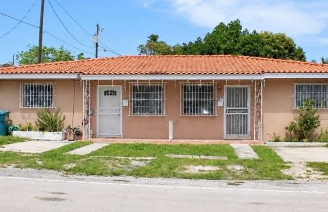 1040 NW 23rd CT Gallery 1